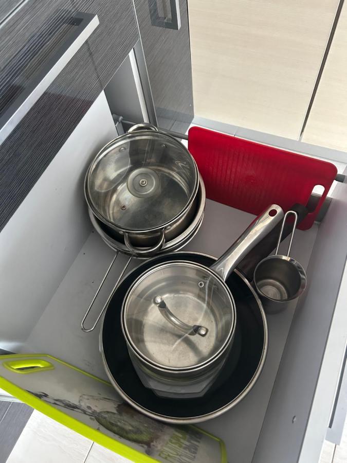 Нова Затишна Квартира Студіо Плюс Спальня Біля Метро Житомирська キエフ エクステリア 写真